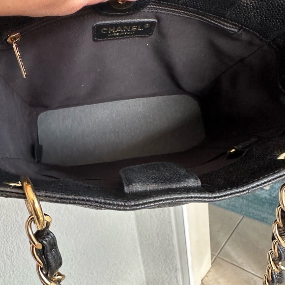 Chanel Caviar leather Petit Shopper - Picture 8 of 12